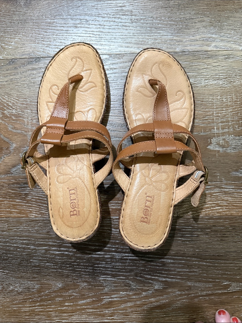 Born Women's Brown Leather Toe-Loop Sandals